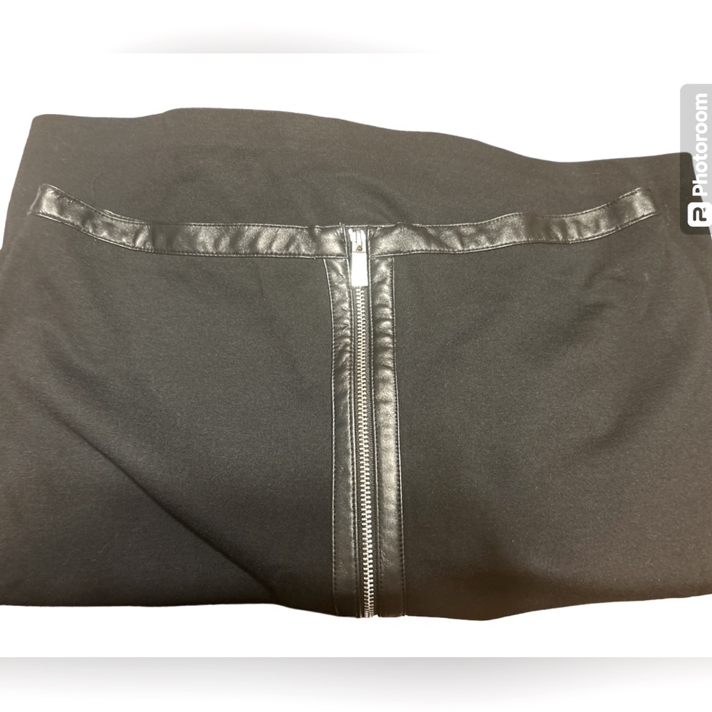 Vince Camuto Black Zipper Front Skirt with Faux Leather Trim Size 8 - Picture 4 of 6